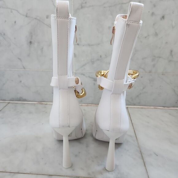 Azalea Wang white booties with gold chains size 8.5 NWT - Picture 3 of 5